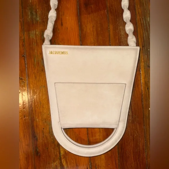 Jacquemus beige Le Papier 'Le Sac à L'Envers' bag. - Picture 2 of 8